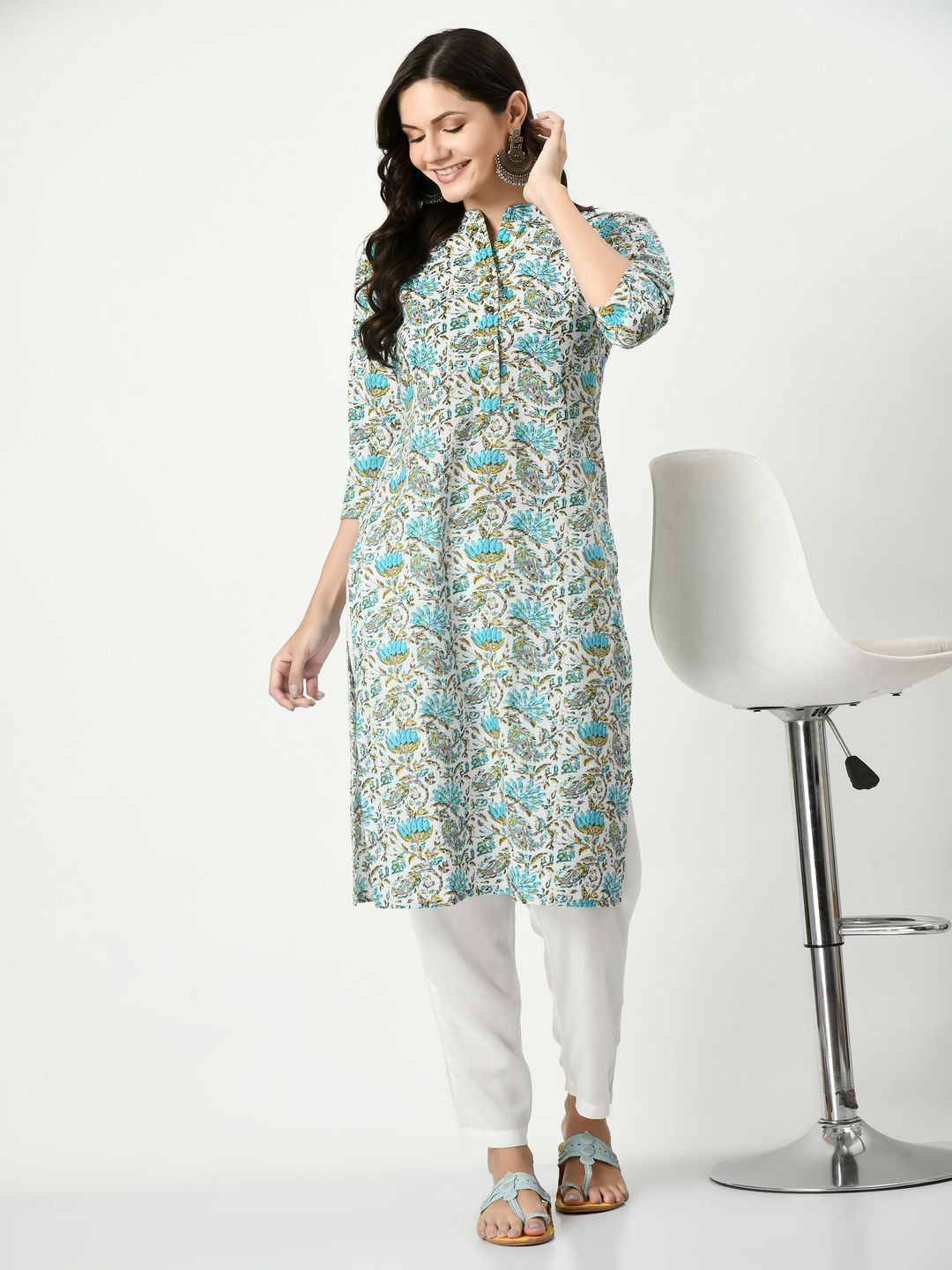 

MAURYA Floral Printed Mandrain Collar Pure Cotton Straight Kurta, White