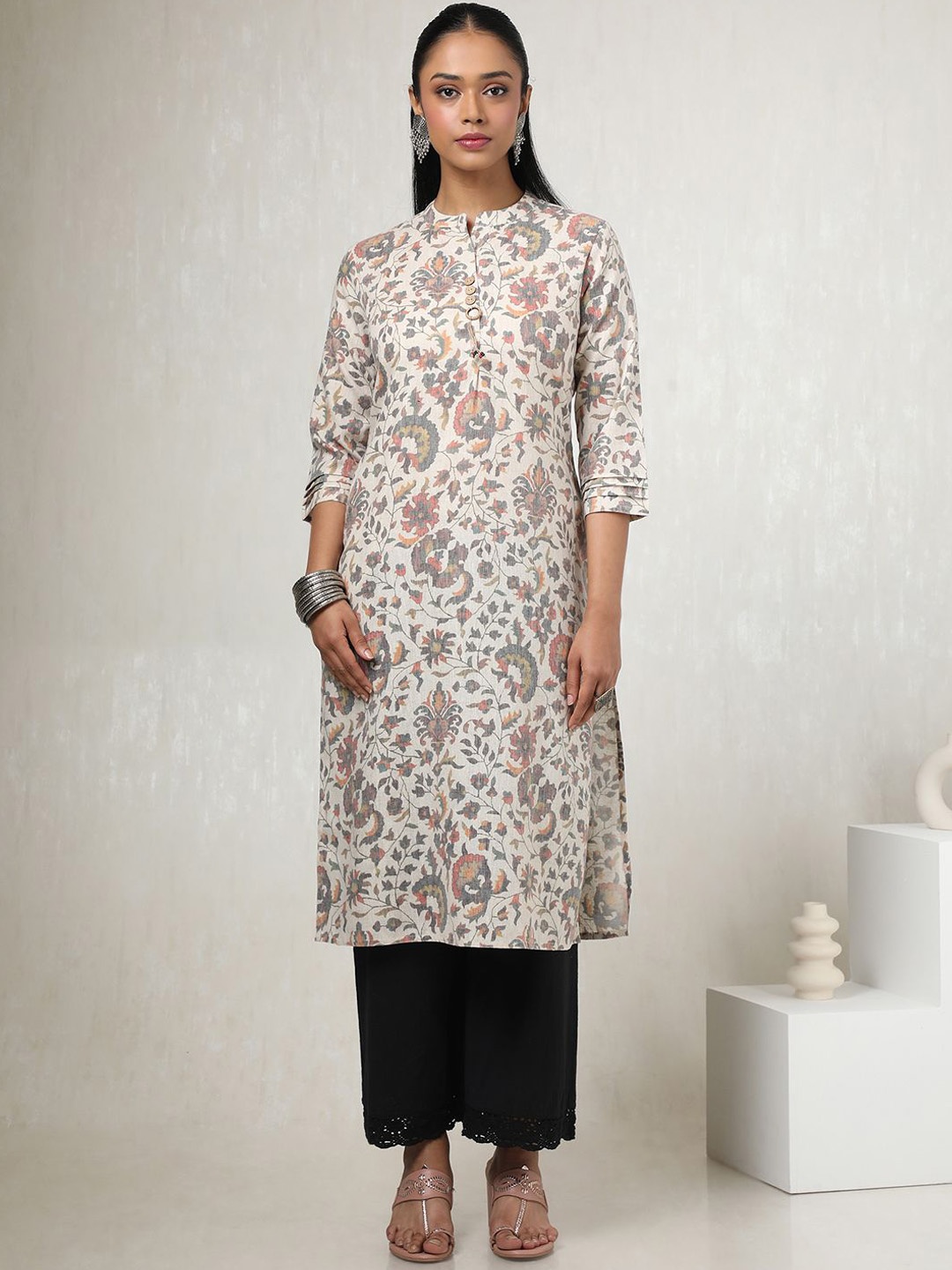 

Soch Floral Printed Mandarin Collar Linen Straight Kurta, Beige
