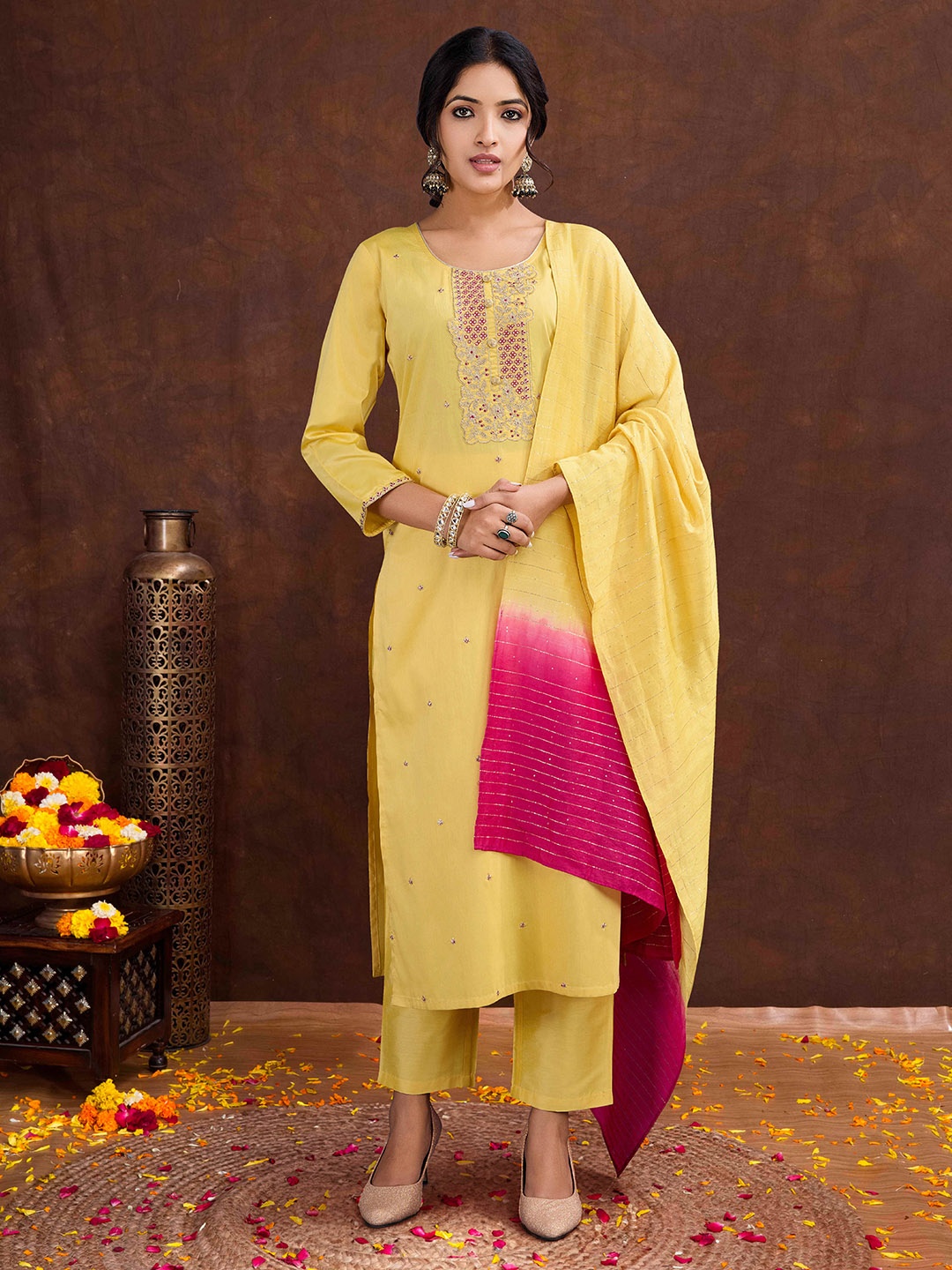 

SUAAC Floral Embroidered Zari Straight Kurta With Trouser And Dupatta, Yellow