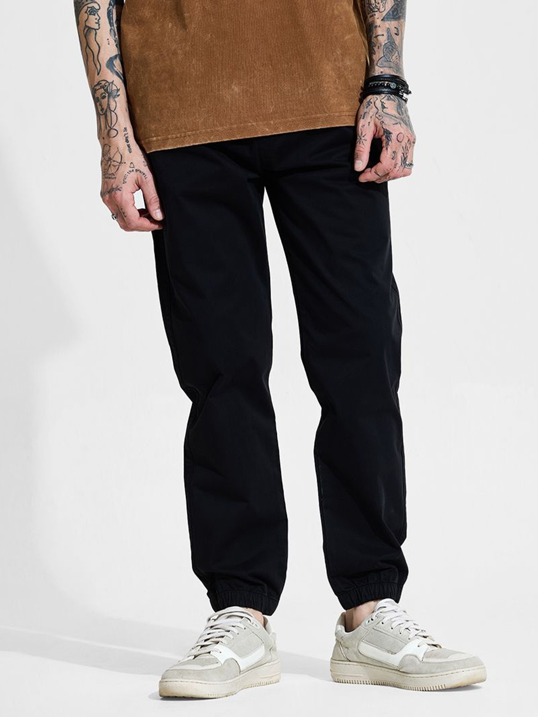 

Snitch Men Mid Rise Slim Fit Trackpant, Black