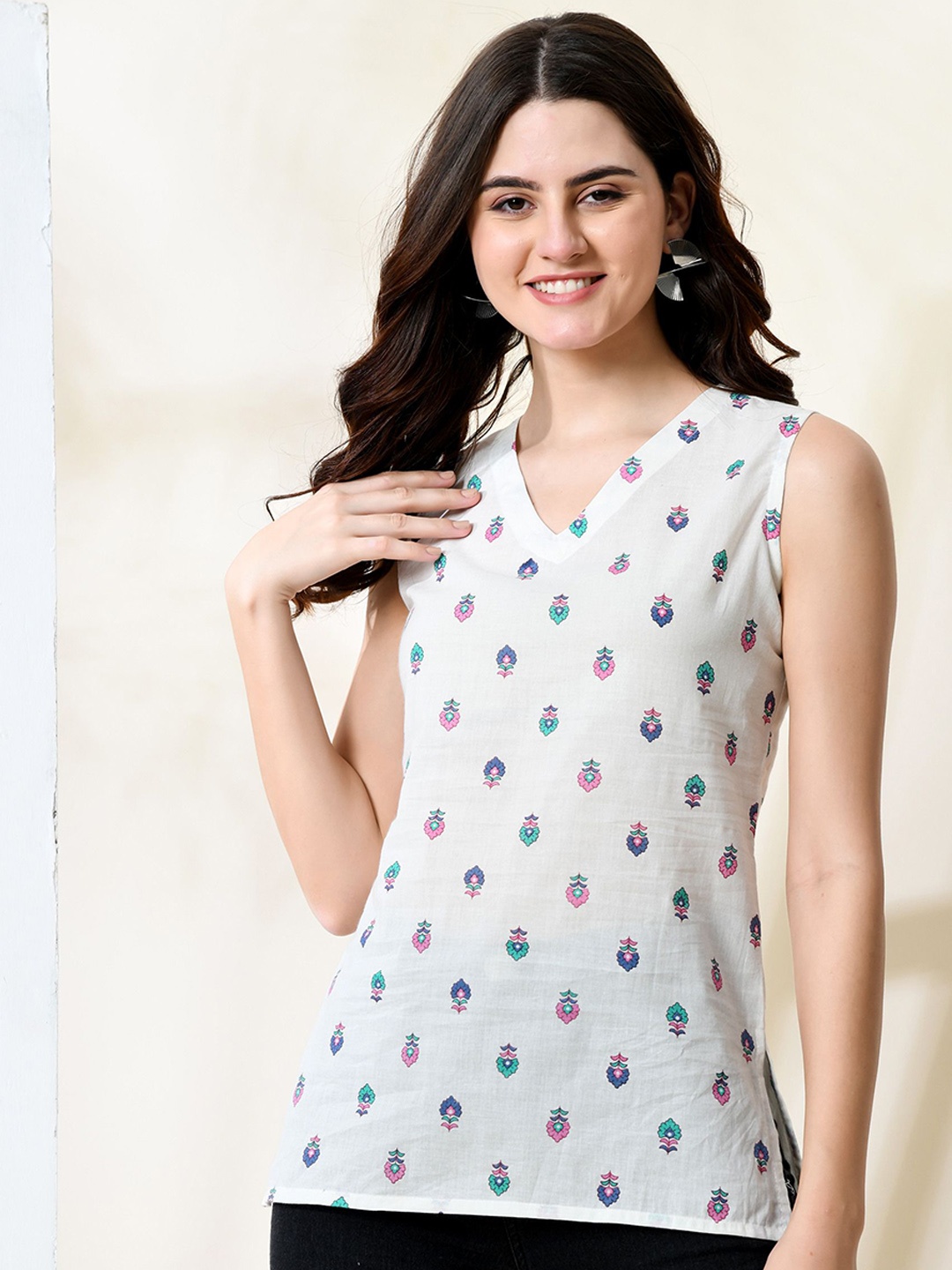 

ANNSH APPAREL Floral Printed V-Neck Sleeveless Straight Kurti, White