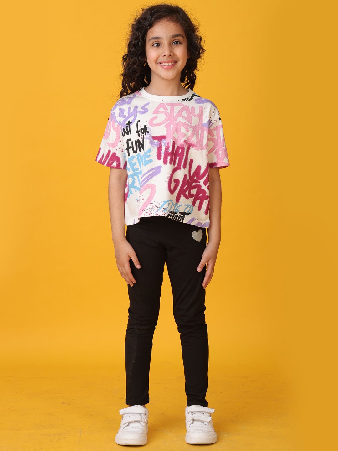 

Anthrilo Girls Printed Round Neck T-Shirt With Leggings Set, White