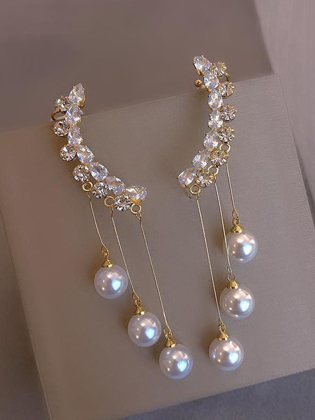 

FIMBUL Gold-Plated American Diamond Contemporary Shaped Korean Ear Cuffs