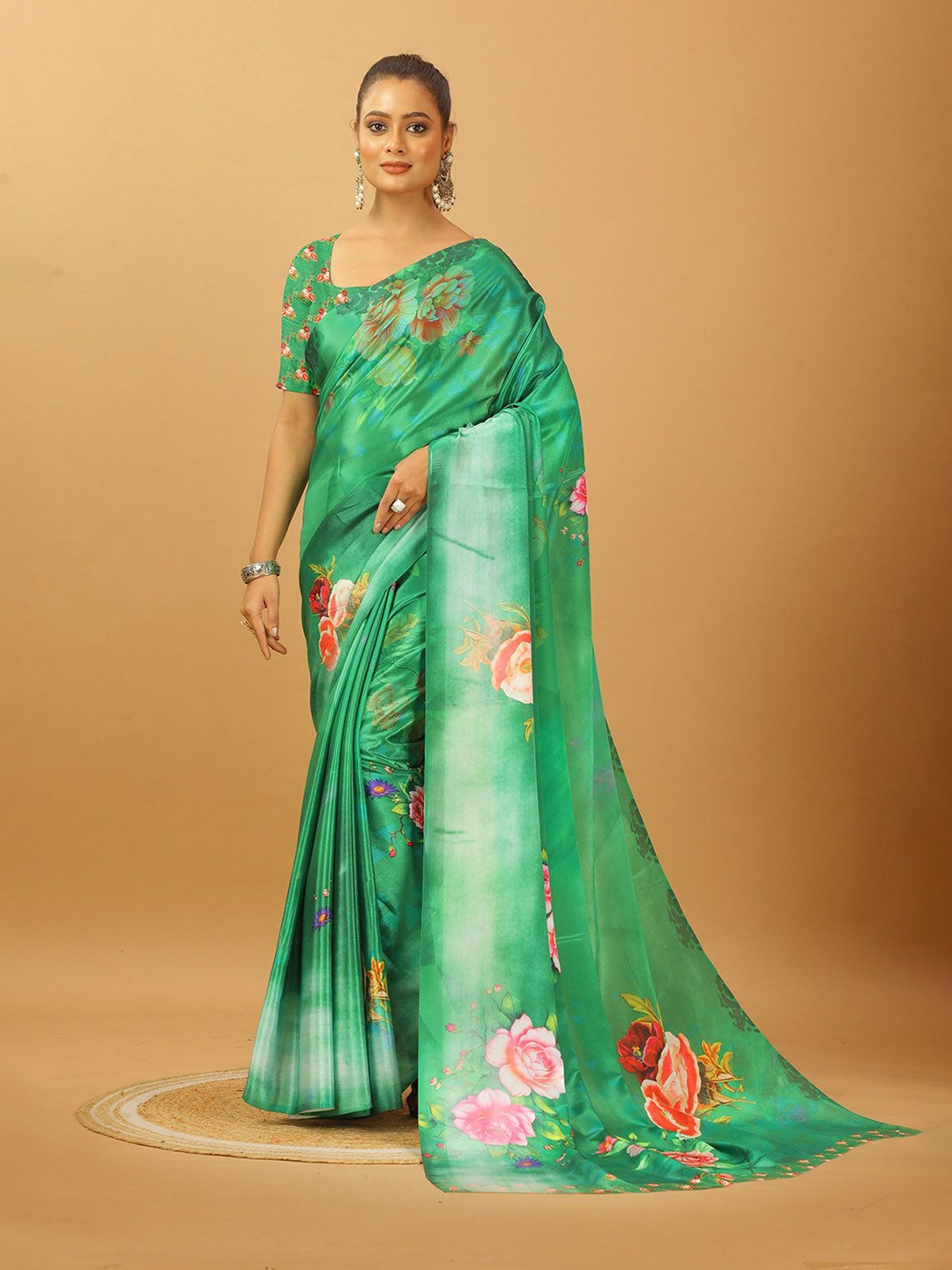 

VIRENDRA TEXTILES Floral Printed Pure Crepe Saree, Green