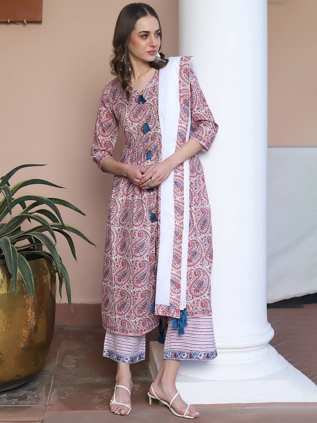 

Fourleaf Paisley Printed V-Neck Pure Cotton A-Line Kurta Wiith Trousers & Dupatta, Pink