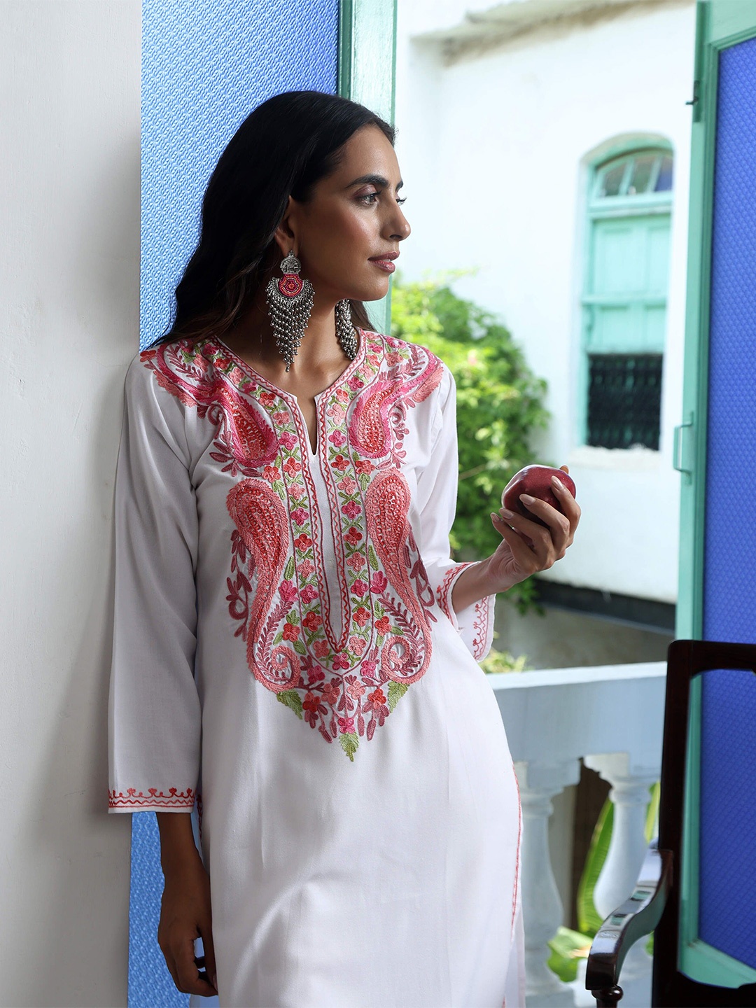 

House of Chikankari Paisley Embroidered Round Neck Aari Work Cotton Straight Kurta, White