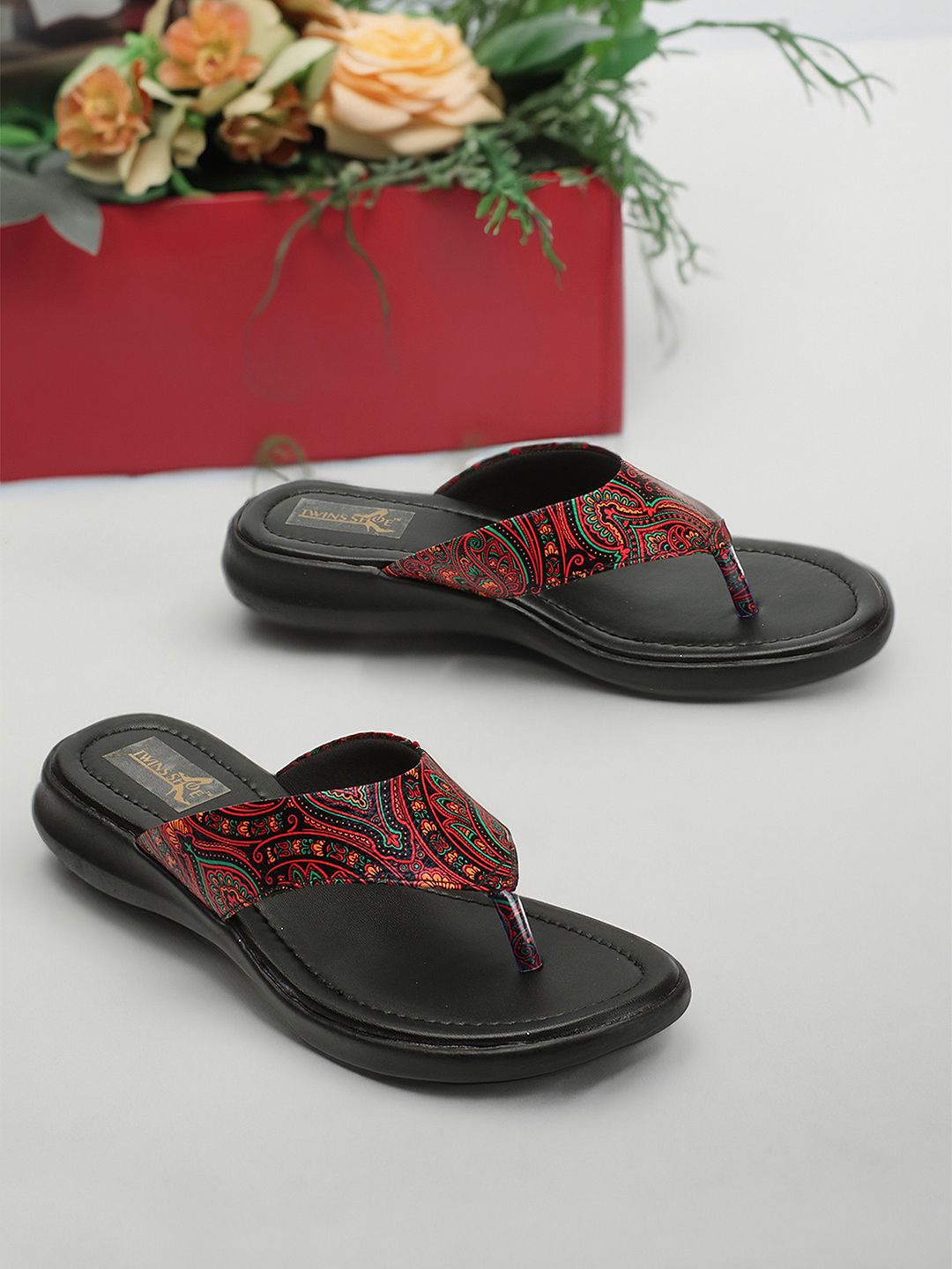 

TWINSSHOE Women Printed Thong Flip-Flops, Red