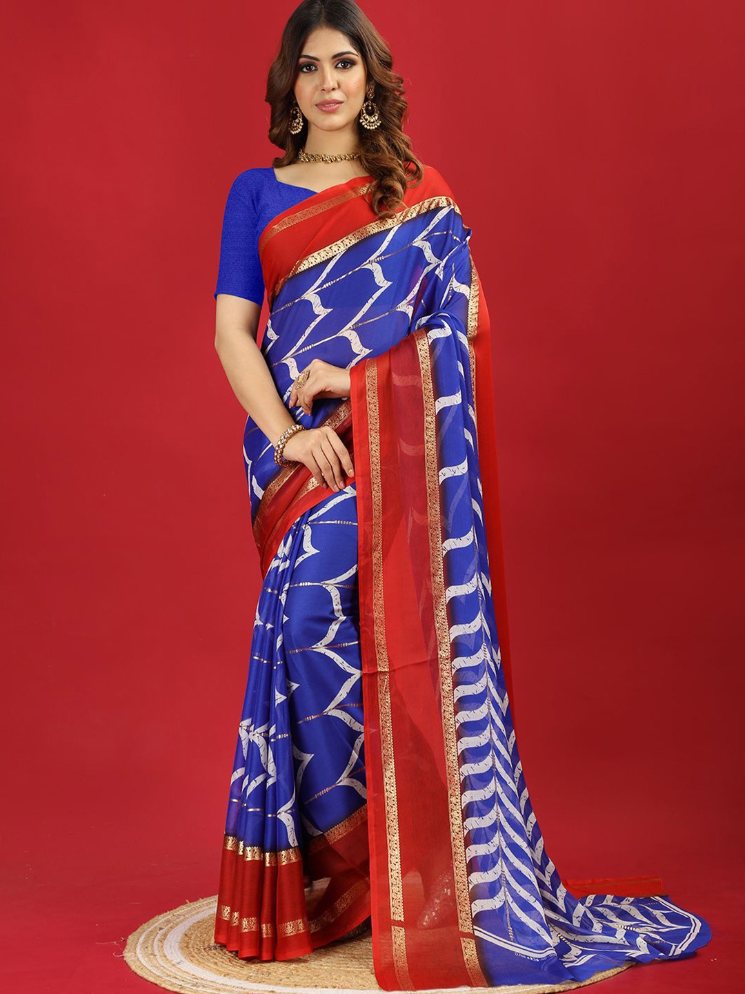 

VIRENDRA TEXTILES Geometric Printed Saree, Red