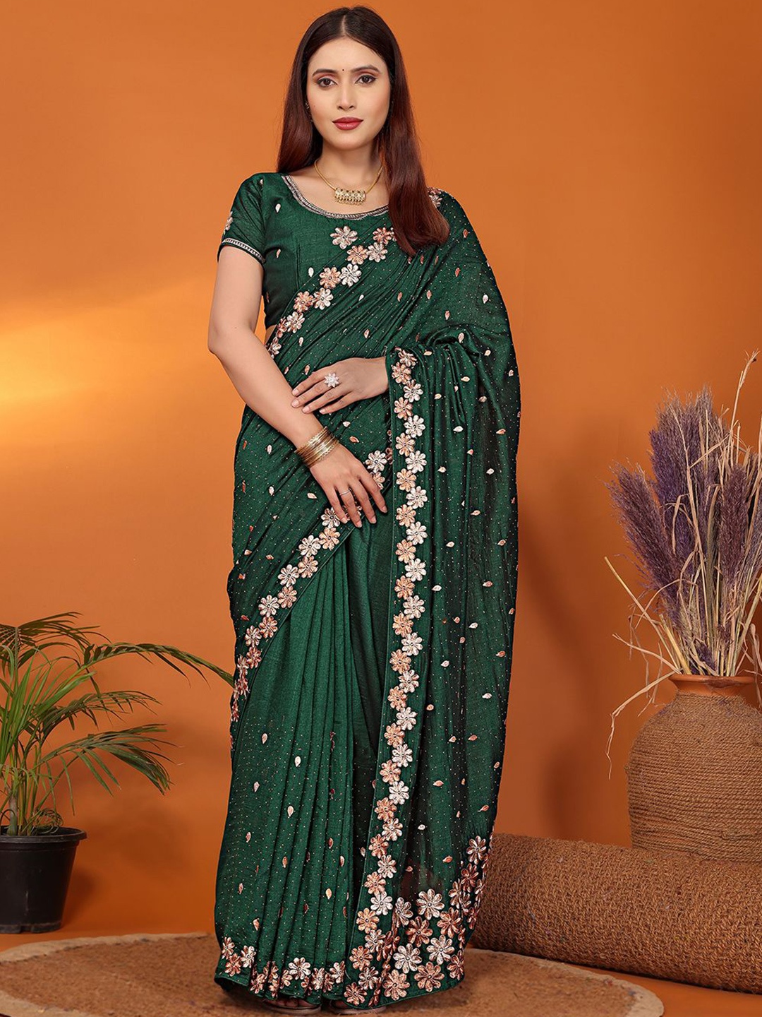 

FABMORA Embellished Embroidered Saree, Green