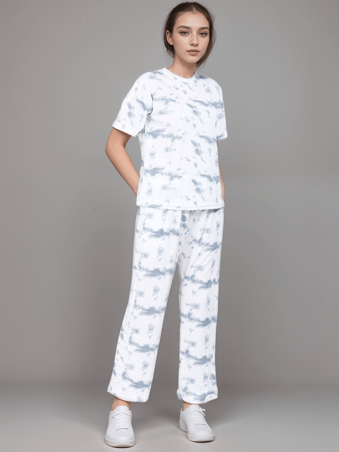 

Lugo Printed Round Neck T-Shirt With Trousers, White