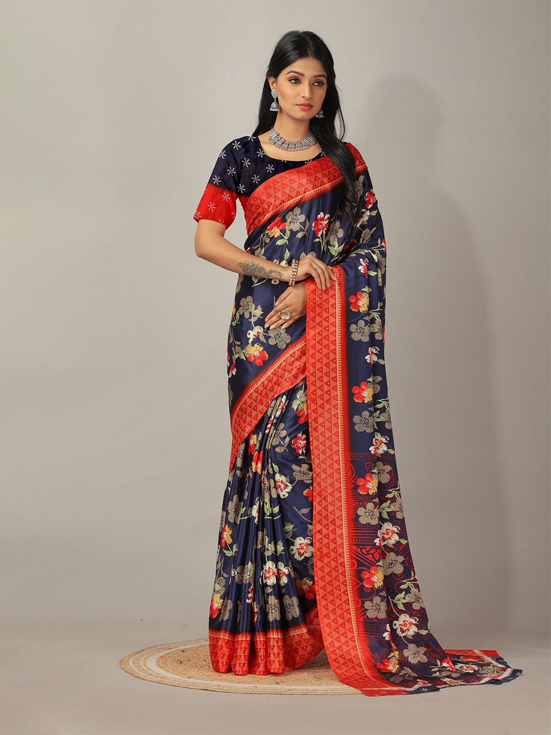 

Virendra Textiles Pure Crepe Floral Printed Saree With Unstitched Blouse Piece, Navy blue