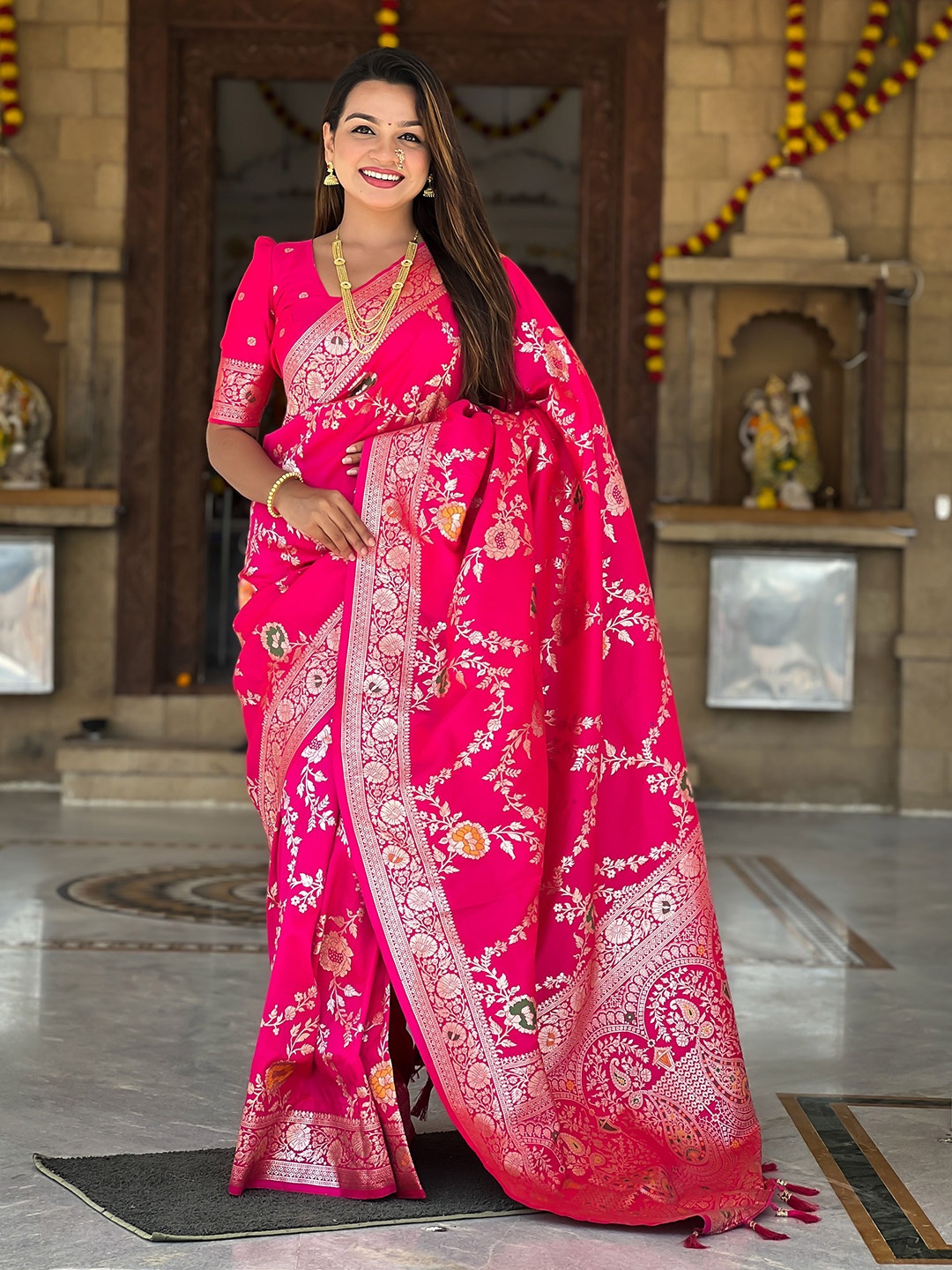 

VISVASTA Woven Design Zari Banarasi Saree, Pink