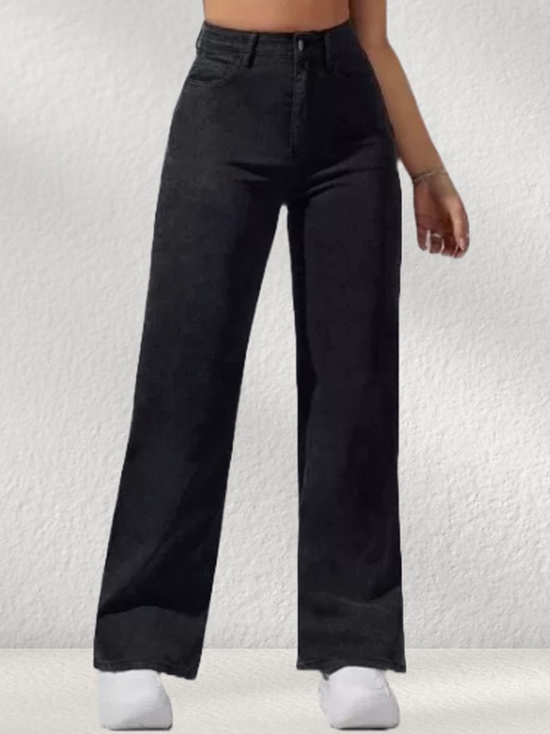

LINARIA Women Classic Clean Look Mid-Rise Jeans, Black