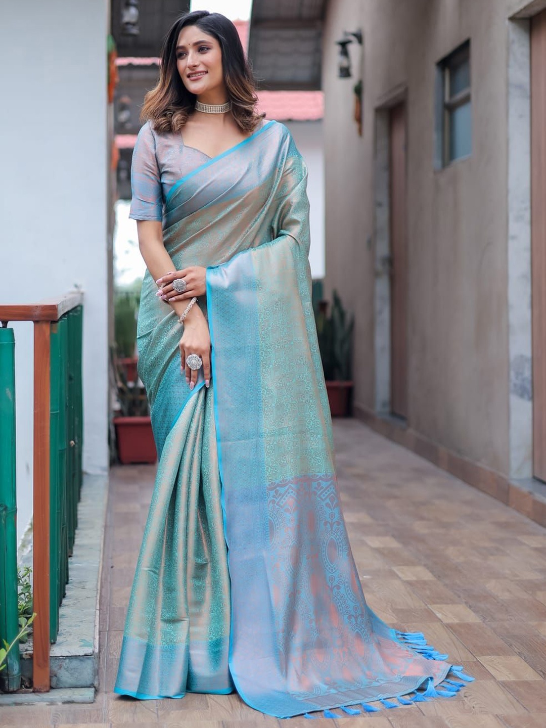 

House of Pataudi Woven Design Kanjeevaram Saree WithBlousePiece, Blue