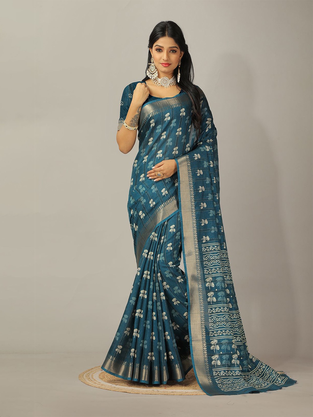 

VIRENDRA TEXTILES Woven Design Zari Pure Georgette Saree, Grey