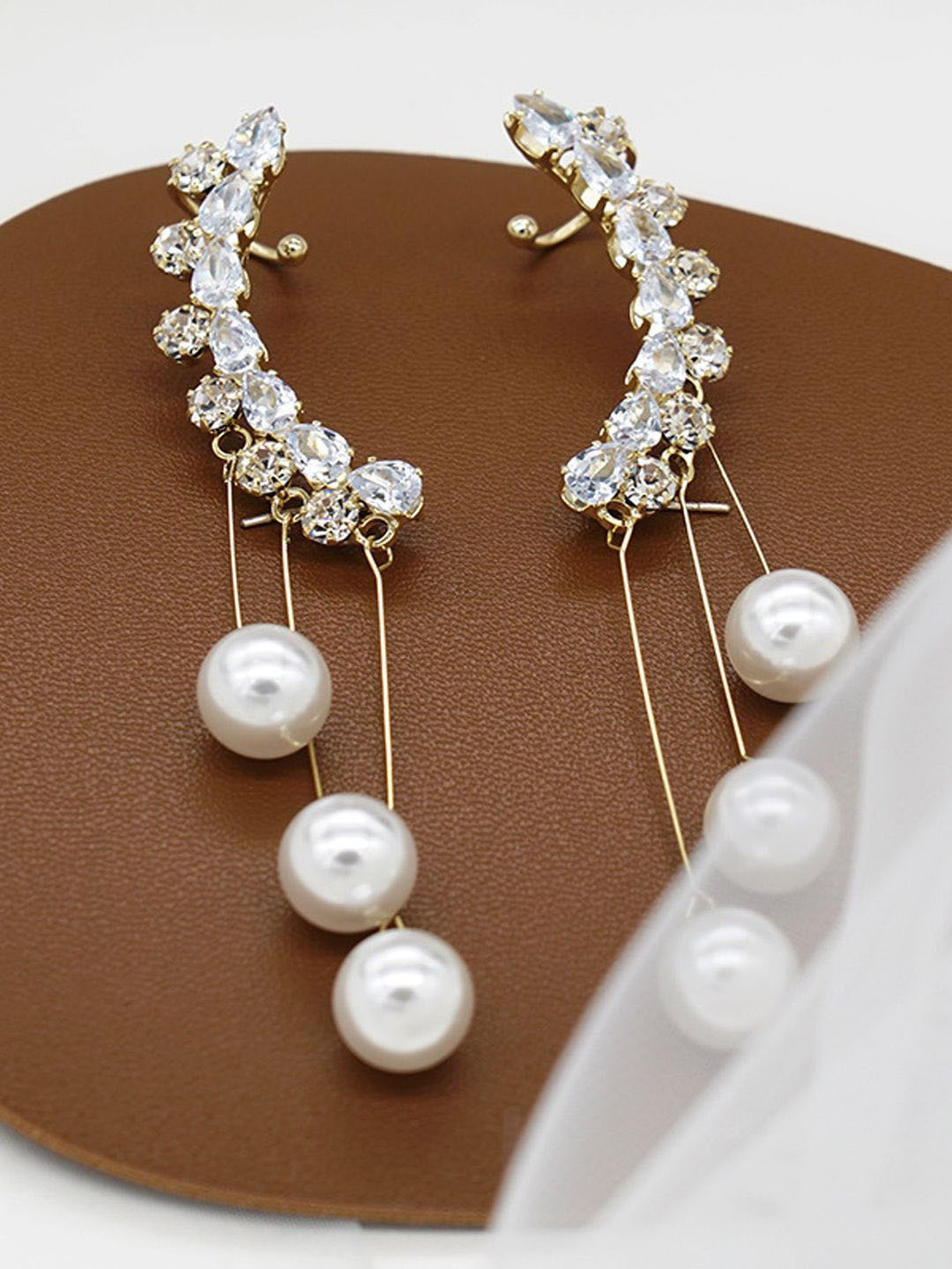 

FIMBUL Gold-Plated American Diamond Contemporary Shape Korean Ear Cuffs