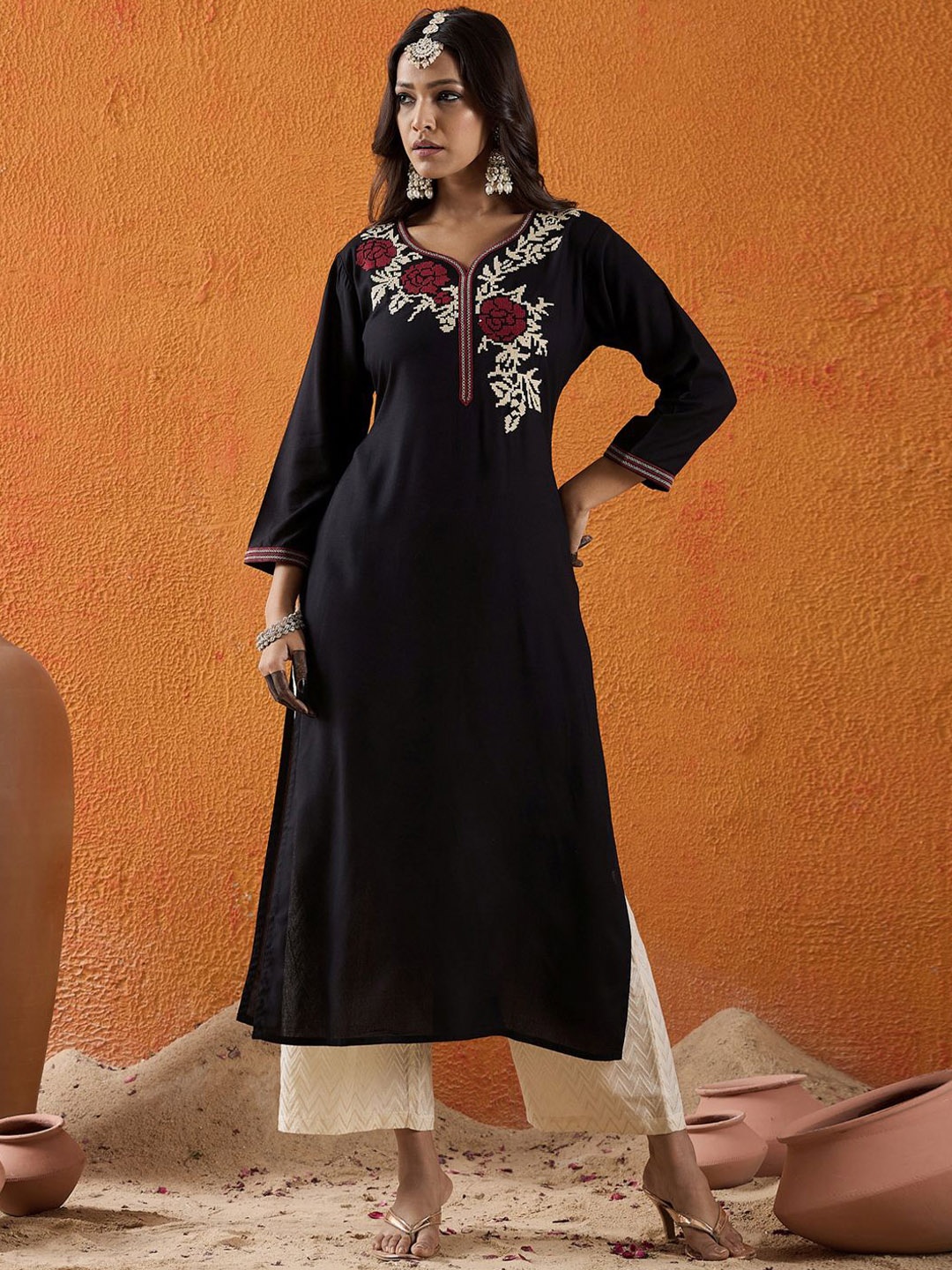 

Indo Era Floral Yoke Design Sweetheart Neck Thread Work Straight Kurta, Black