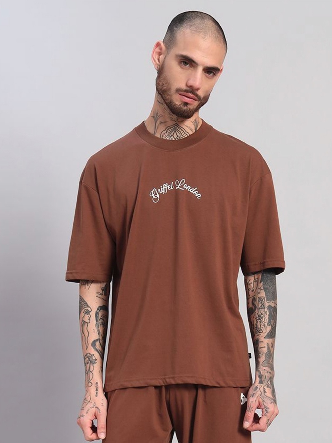 

GRIFFEL Men Printed Drop-Shoulder Sleeves Ultralite T-shirt, Brown