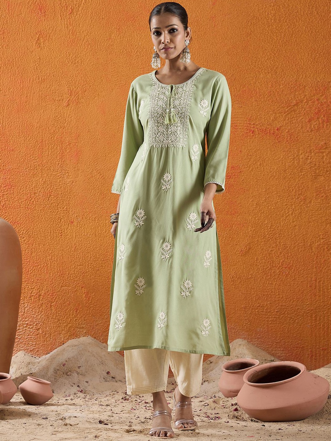 

Indo Era Floral Embroidered Keyhole Neck Thread Work Straight Kurta, Green