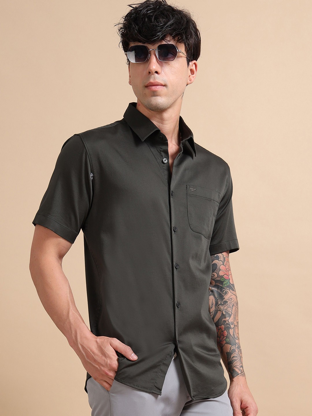 

RIGS AND RAGS Men Custom Fit Spread Collar Solid Satin Casual Shirt, Olive