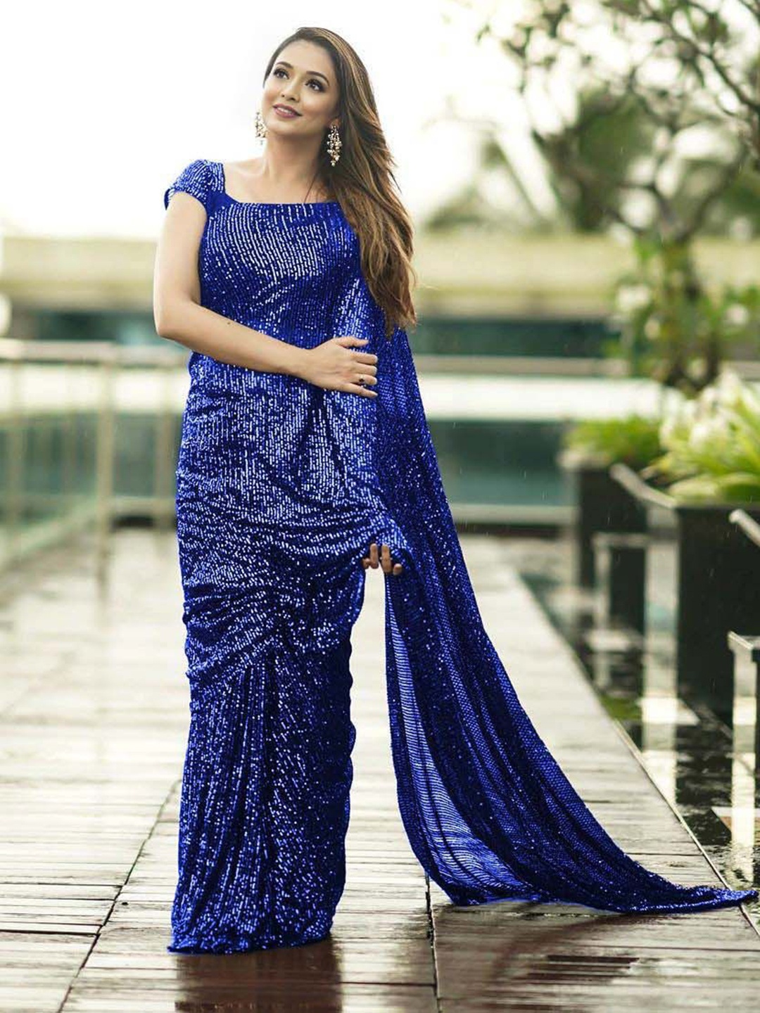 

MADHUR HAND WORK ART Sequinned Embellished Saree, Blue