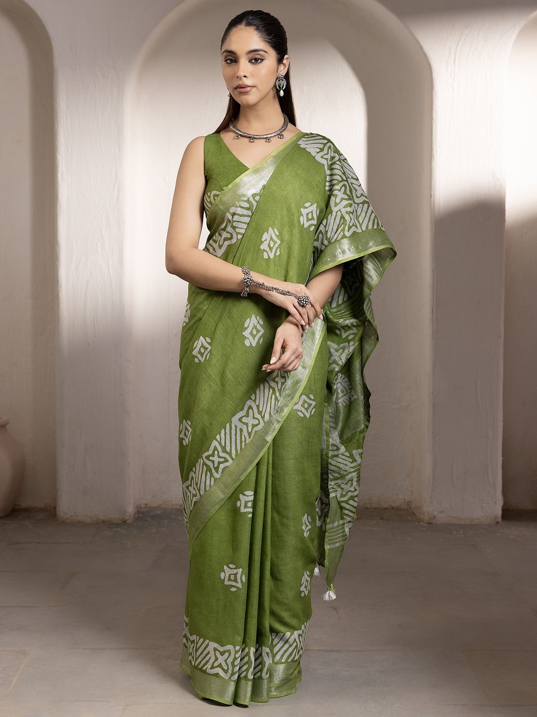 

Soch Batik Zari Linen Blend Saree, Green