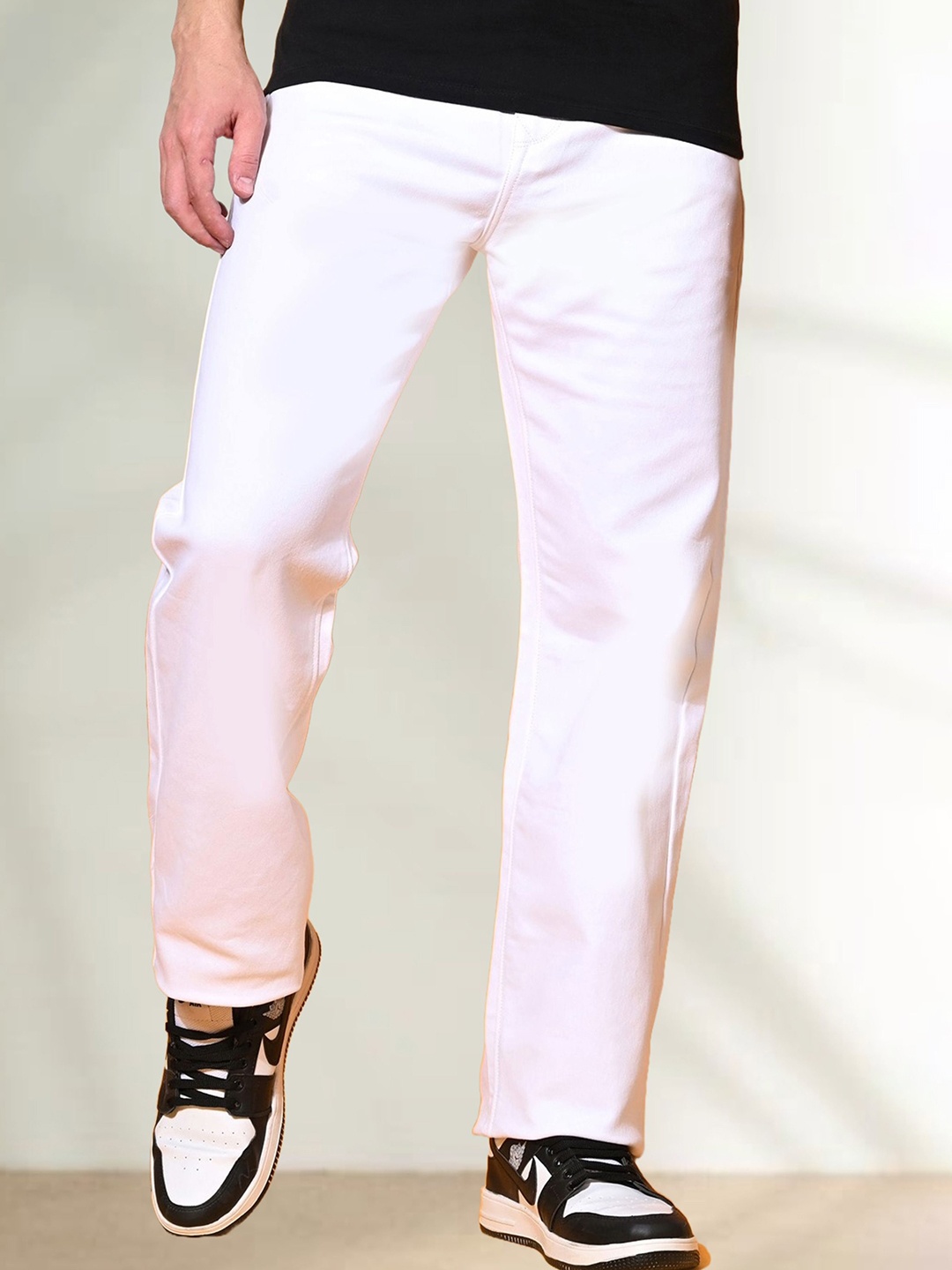

Linaria Men Classic Relaxed Fit Mid Rise Clean look Stretchable Jeans, White