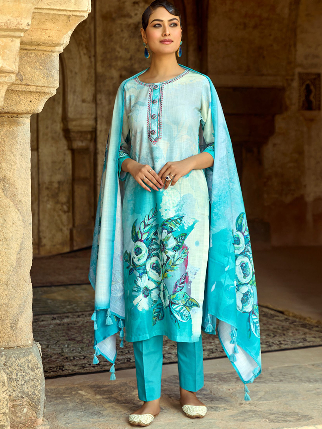 

WOMEN PLUS Floral Printed Thread Work Cotton Linen Kurta with Trousers & With Dupatta, Blue