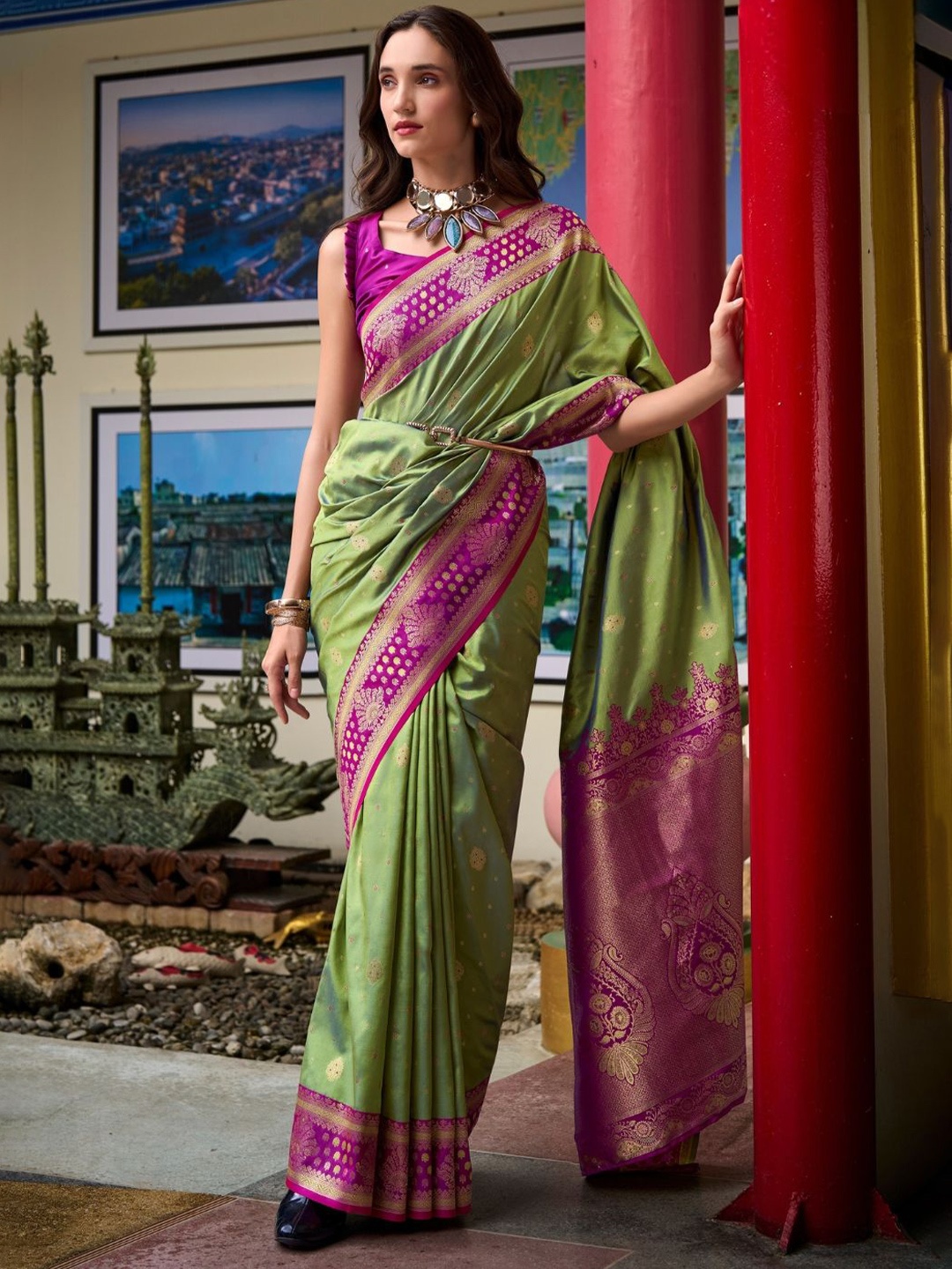 

DEVATITHI Woven Design Zari Silk Blend Saree, Green
