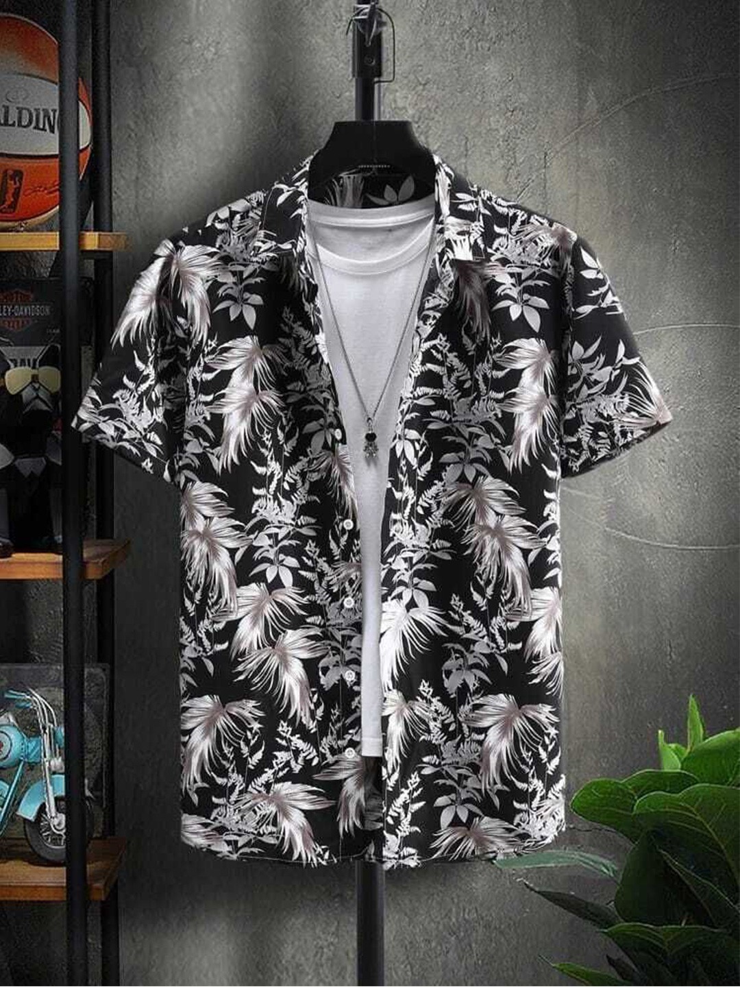 

Metronaut Men Regular Fit Spread Collar Floral Printed Elastane Casual Shirt, Black