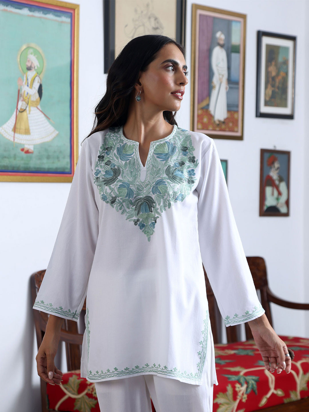 

House of Chikankari Floral Embroidered Cotton Short Kurta, White