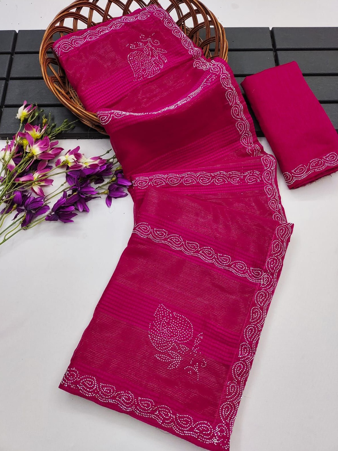

KEERAT FASHION Embellished Beads and Stones Saree With Unstitched Blosue Piece, Pink