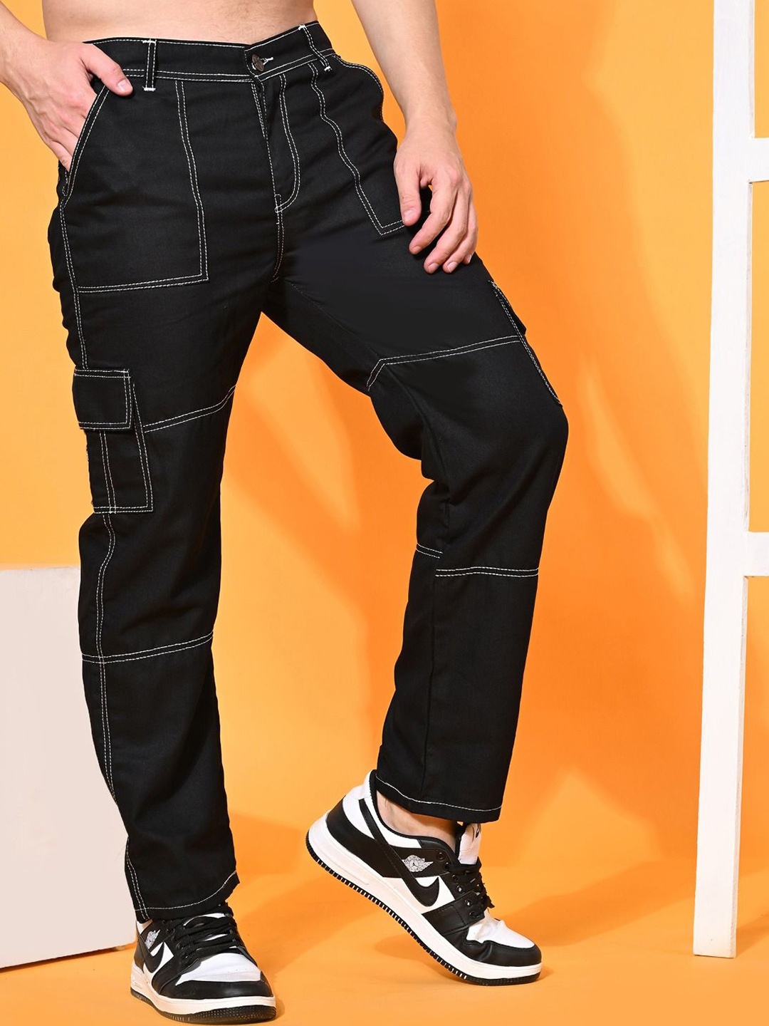 

LINARIA Men Classic Regular Fit Mid-Rise Jeans, Black