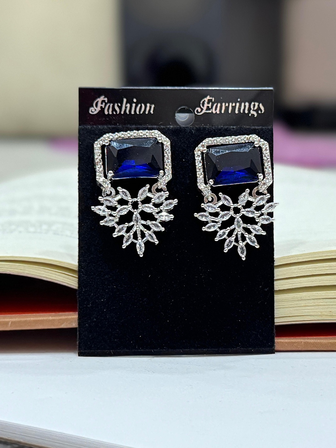 

AKLINA Rhodium-Plated American Diamond Studded Square Shaped Studs, White