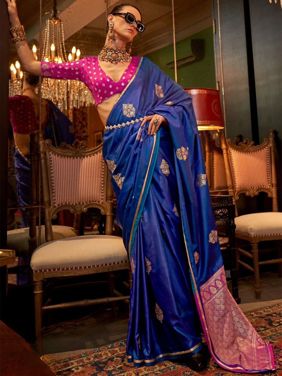 

DEVATITHI Woven Design Zari Silk Blend Saree, Navy blue