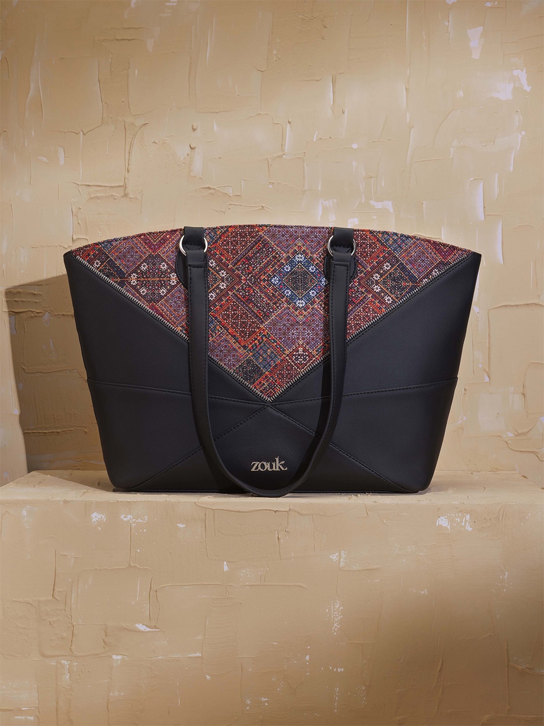 

ZOUK Women Abstract Printed Structured Shoulder Bag, Black