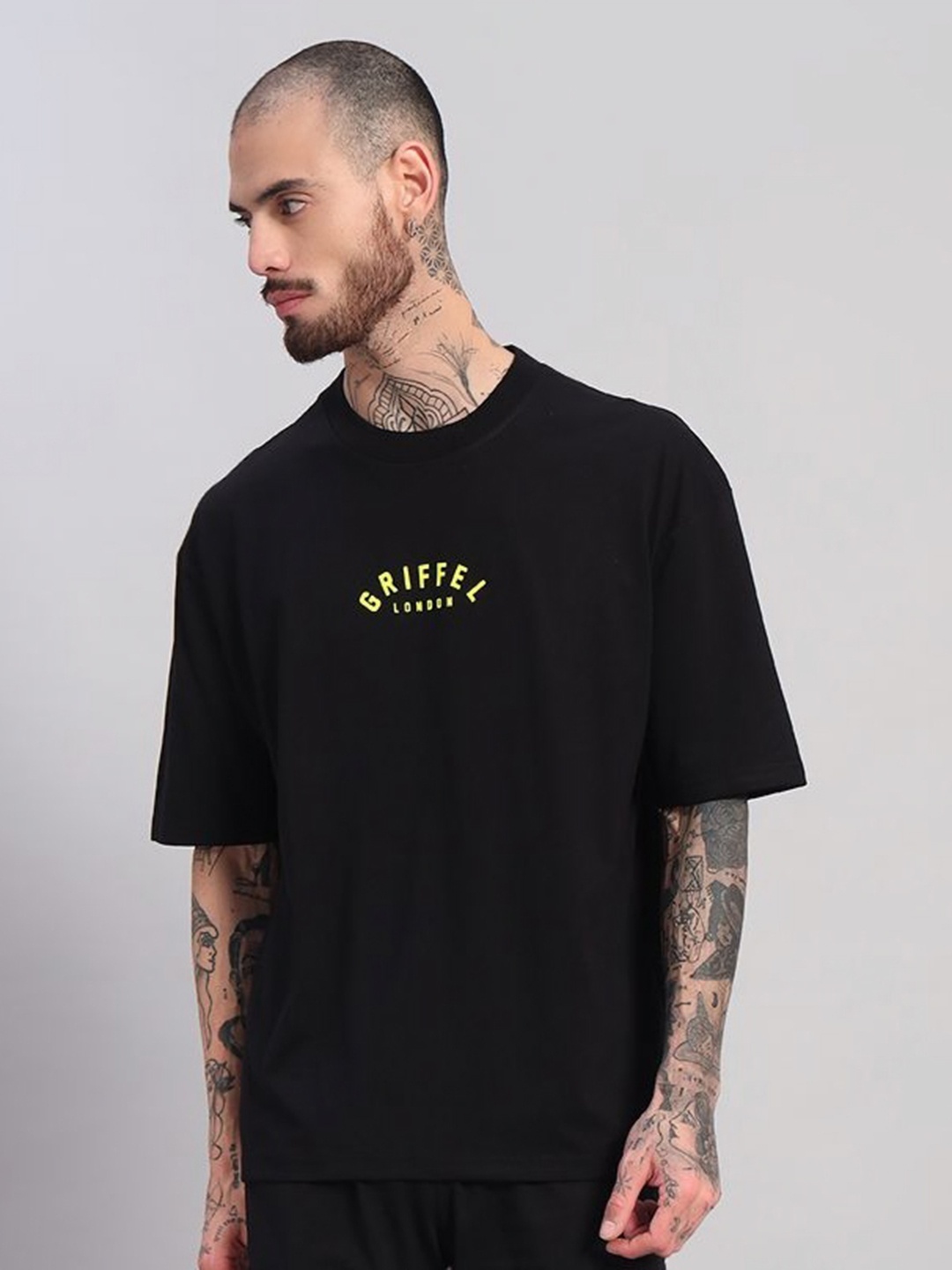 

GRIFFEL Men Printed Drop-Shoulder Sleeves Ultralite T-shirt, Black