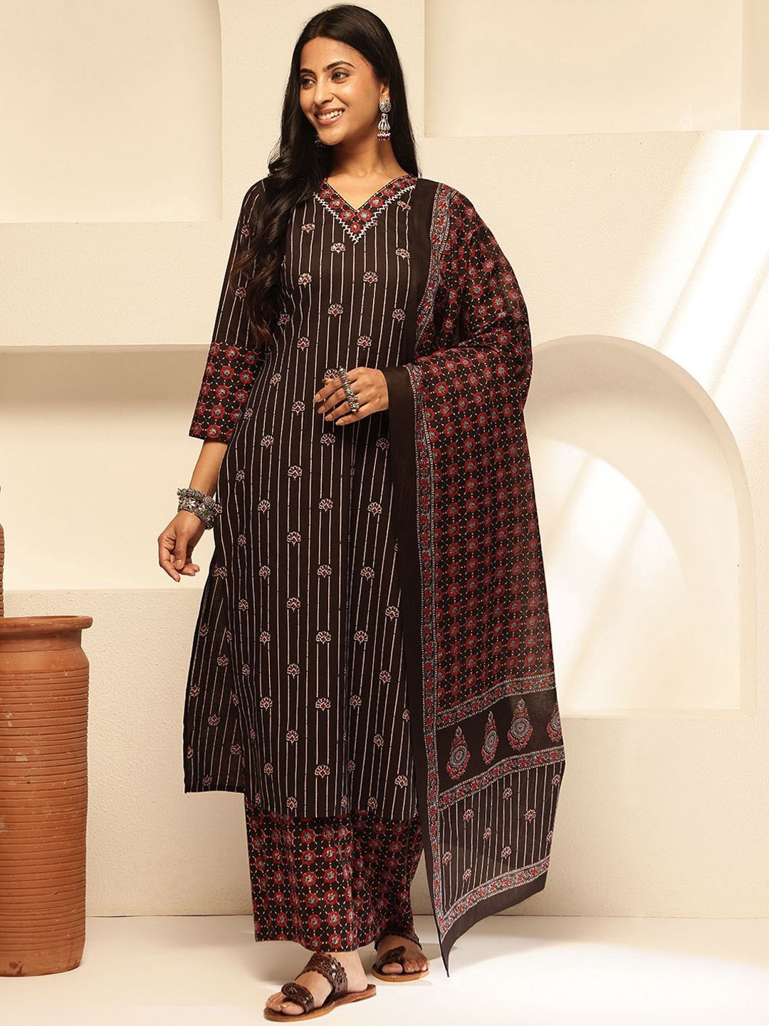 

Vbuyz Floral Printed V-Neck Sequinned Pure Cotton Kurta With Palazzos & Dupatta, Black