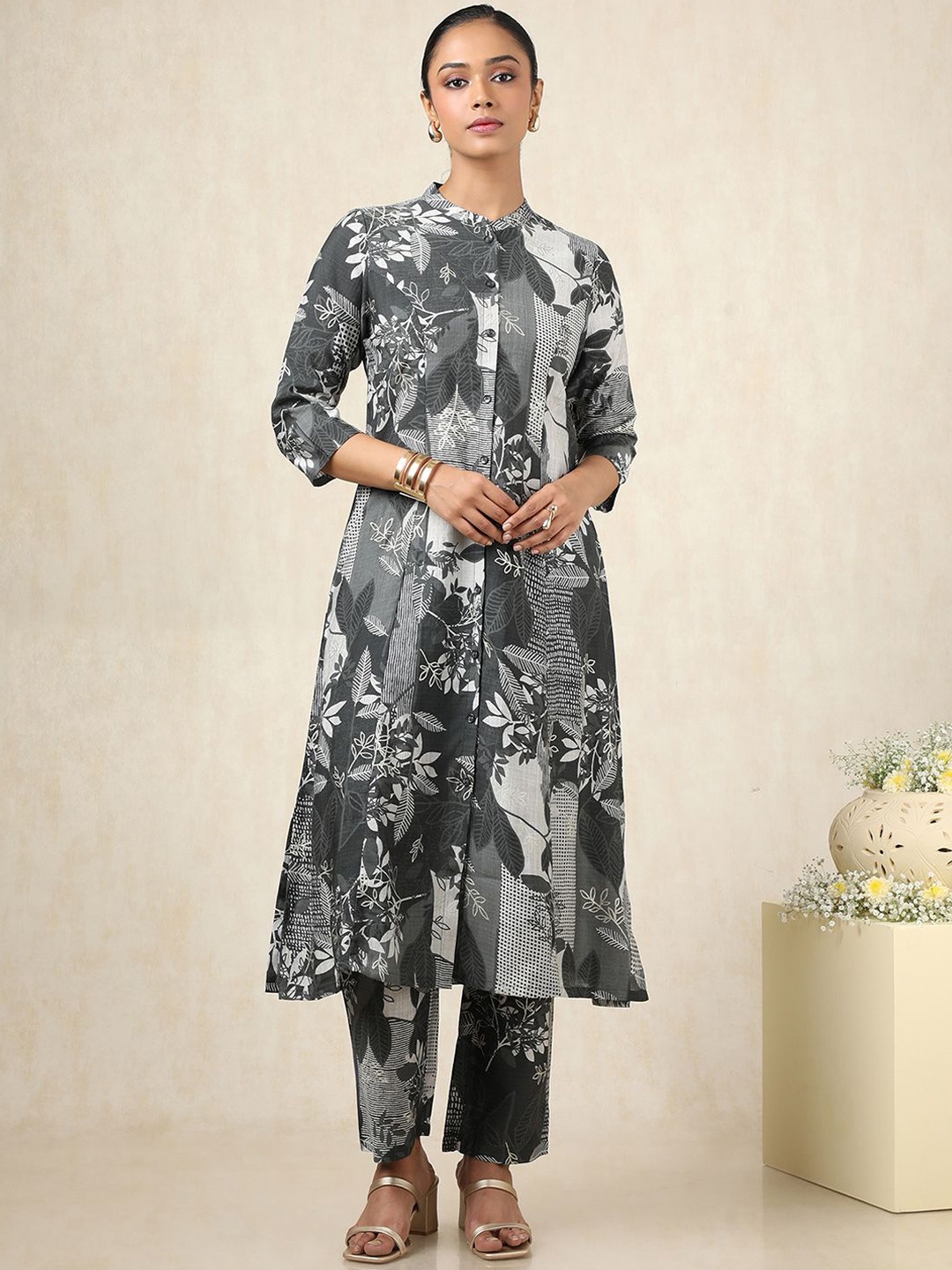 

Soch Floral Printed Mandarin Collar A-Line Kurta With Trousers, Black