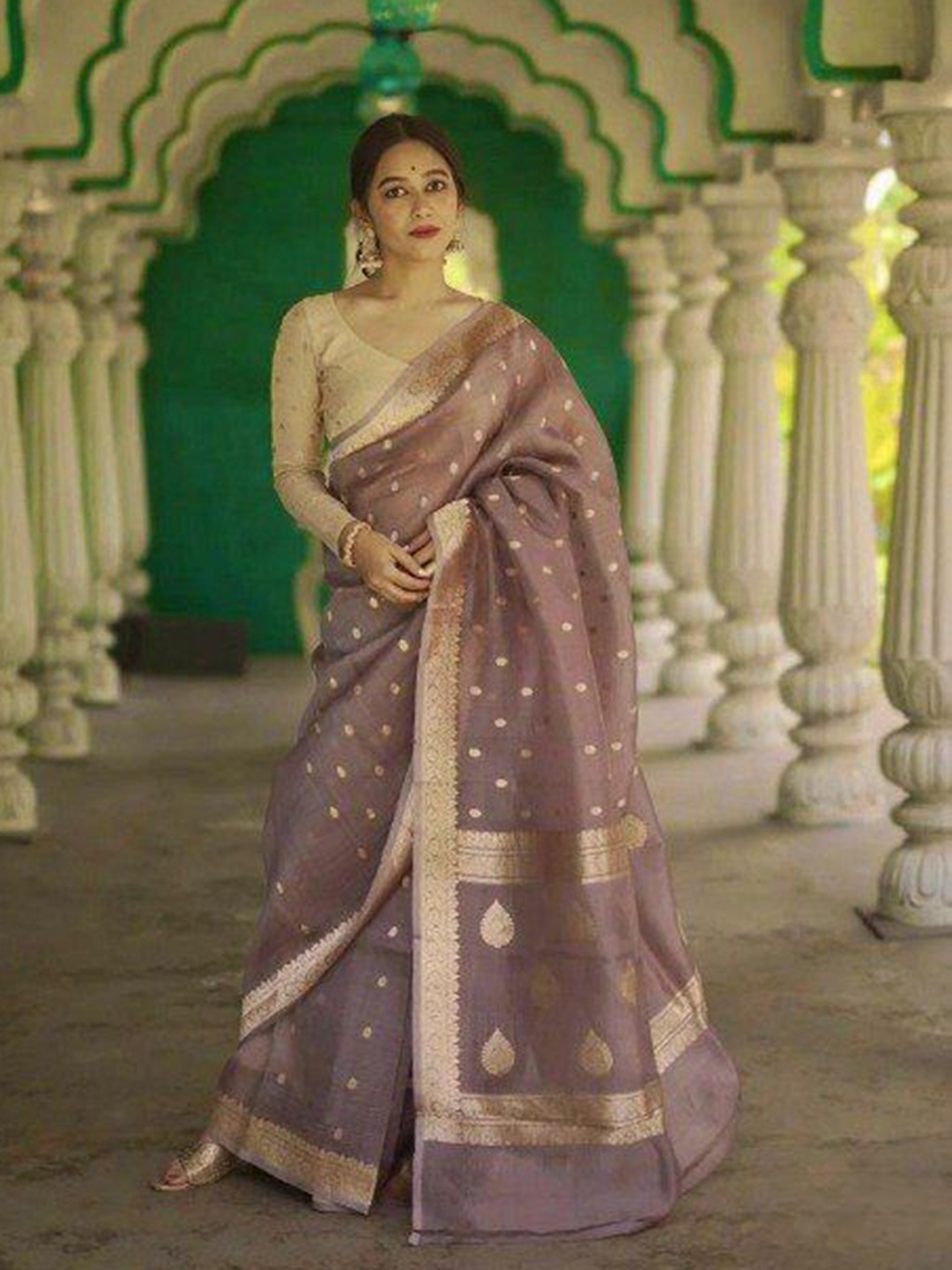 

HERE&NOW Woven Design Zari Silk Cotton Banarasi Saree, Burgundy