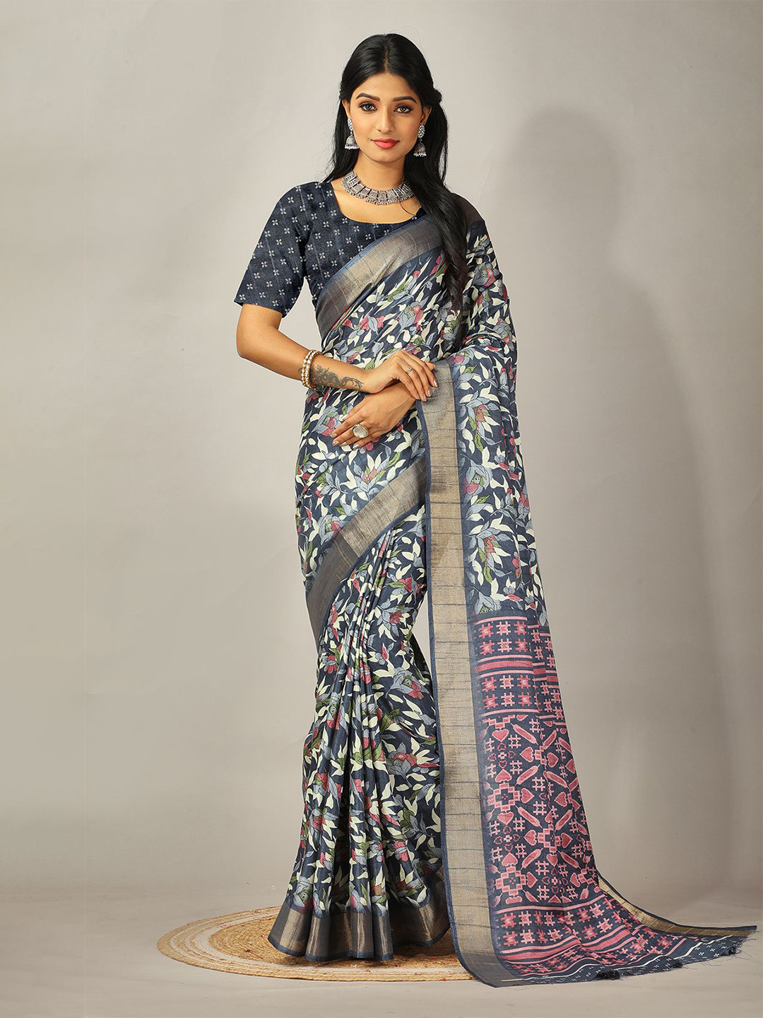 

VIRENDRA TEXTILES Floral Printed Pure Crepe Saree, Blue