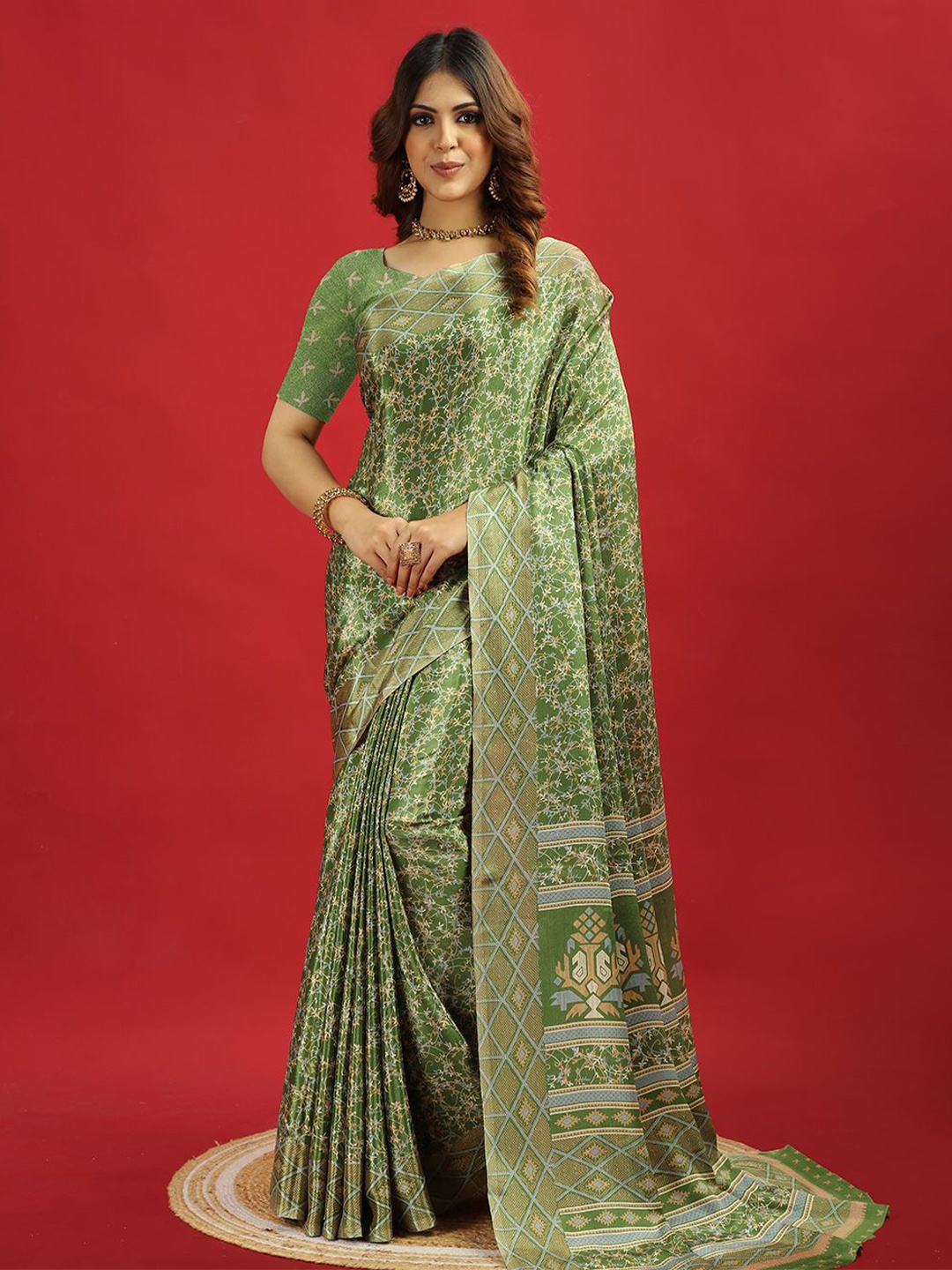 

VIRENDRA TEXTILES Ethnic Motifs Printed Pure Crepe Saree, Green