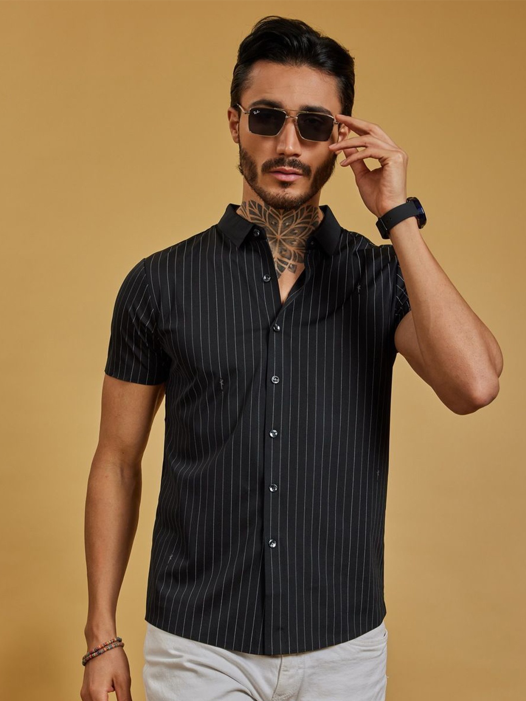 

OTFIT Men Slim Fit Spread Collar Vertical Striped Casual Shirt, Black