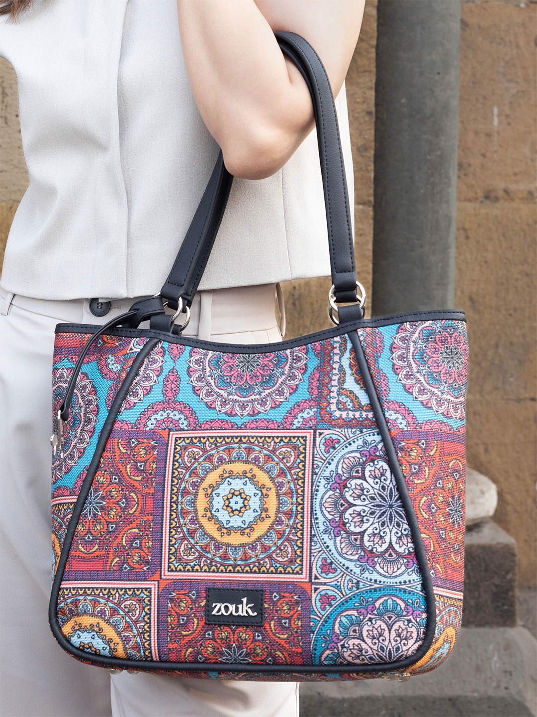

ZOUK Women Floral Printed Structured Shoulder Bag, Blue