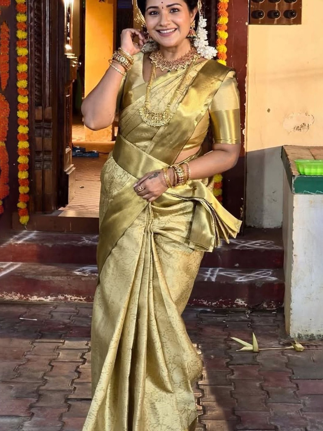 

yourwish Woven Design Zari Banarasi Saree, Gold