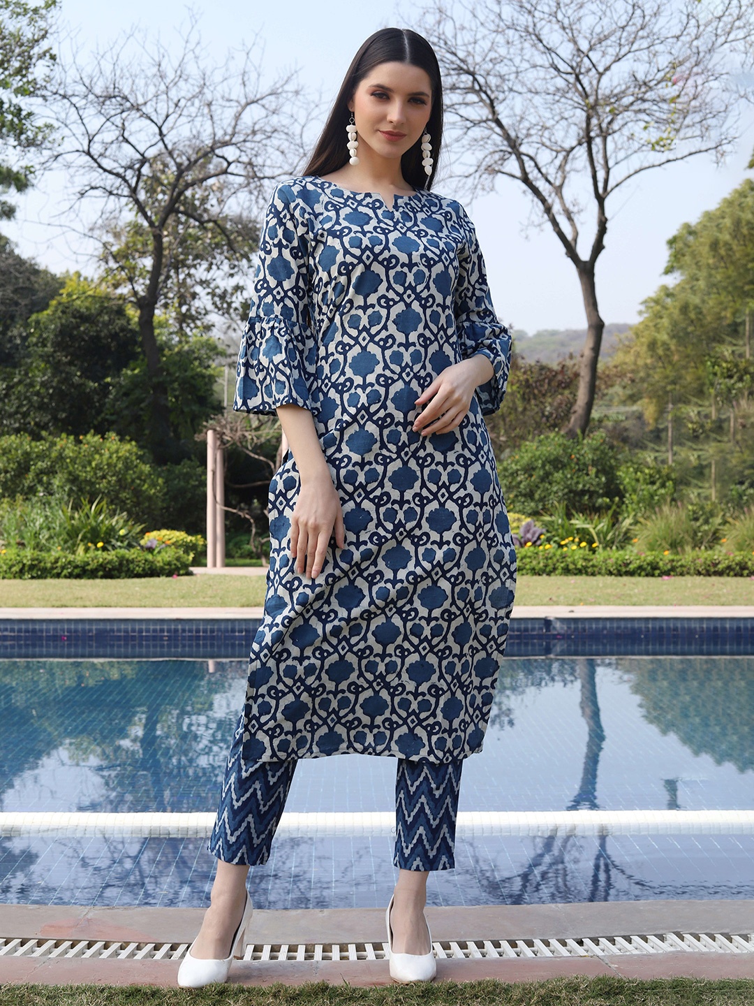 

Fourleaf Ethnic Motifs Printed Round Neck Pure Cotton Straight Kurta with Trousers, Blue