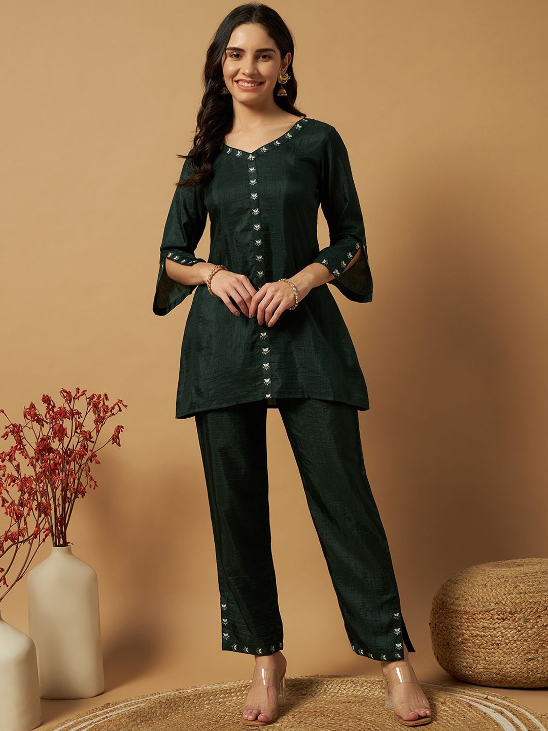 

Sangria V-Neck Embellished Flared Sleeves Tunic & Trousers, Green
