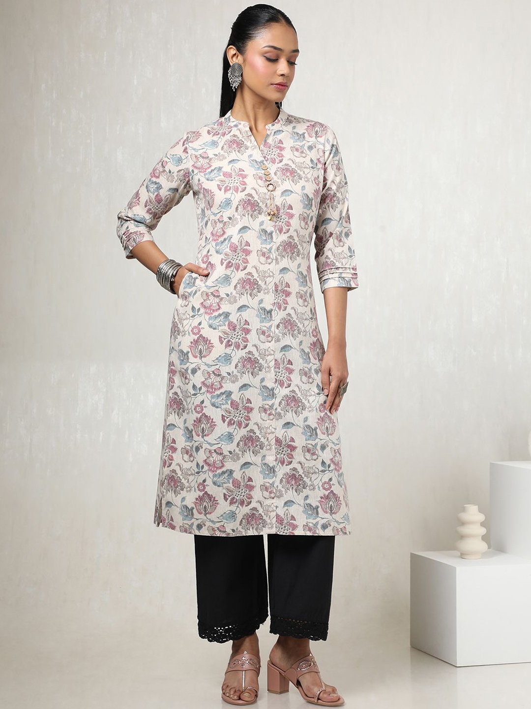 

Soch Floral Printed Mandarin Collar Linen Straight Kurta, Beige
