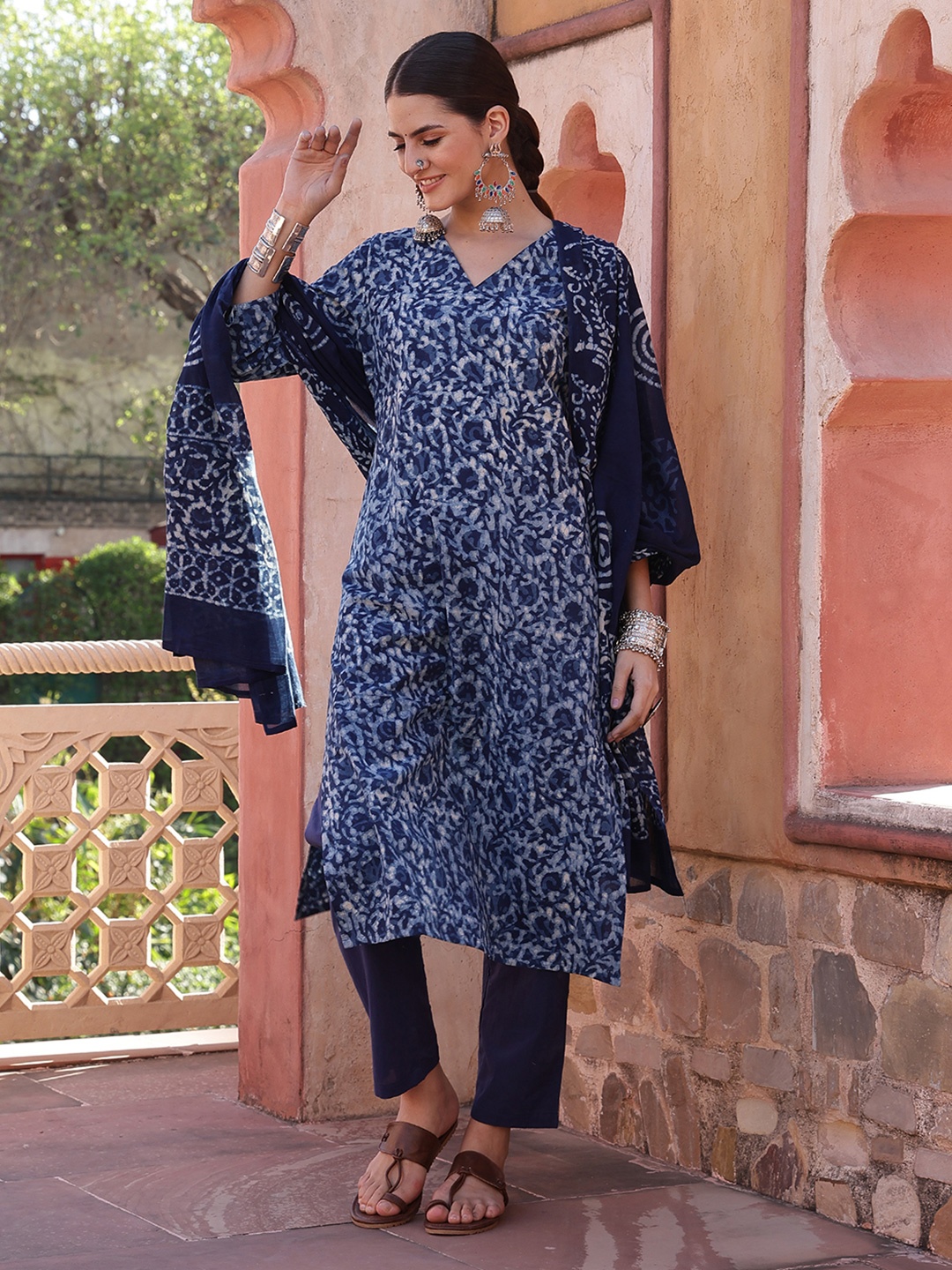 

Taavi Ethnic Motifs Printed Pure Cotton Kurta & Trousers With Dupatta, Blue