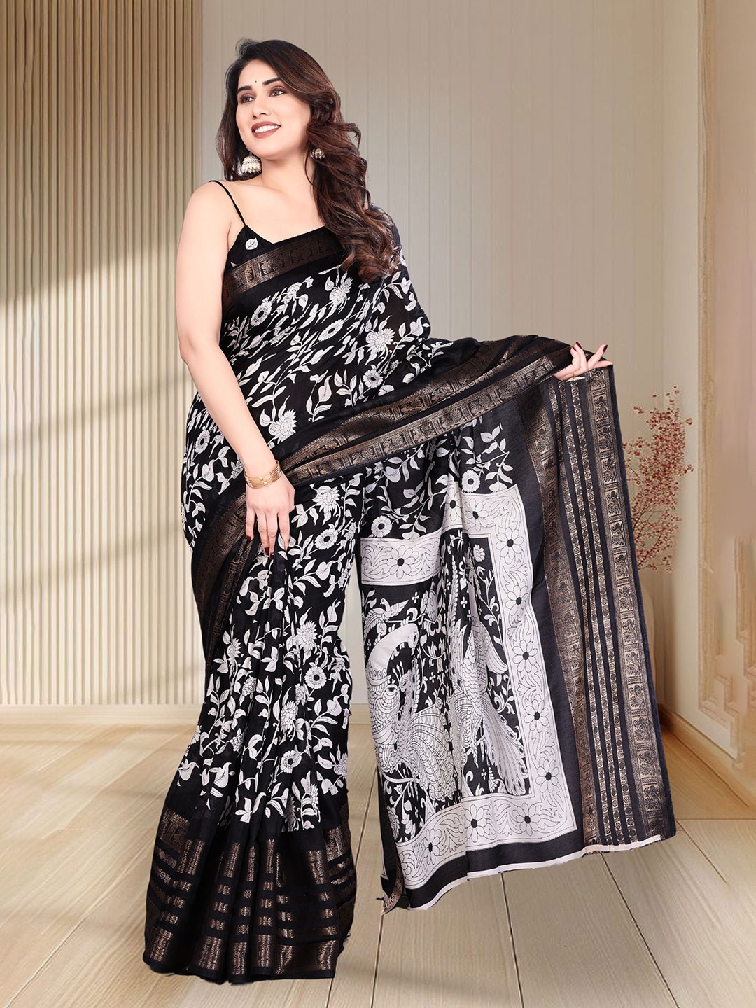 

SUPERLAXMI Floral Printed Saree, Black